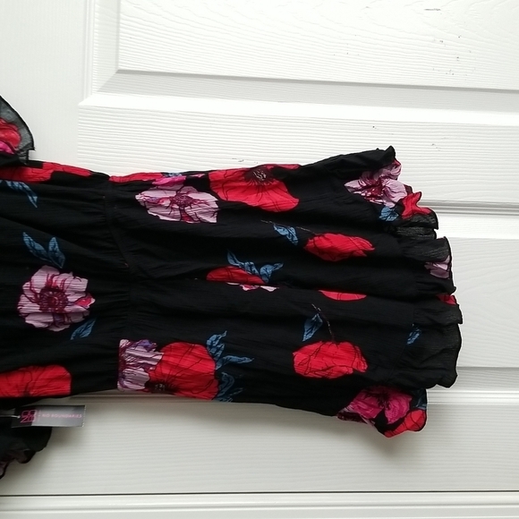 No Boundaries Women's Cold Shoulder Romper - Picture 11 of 12